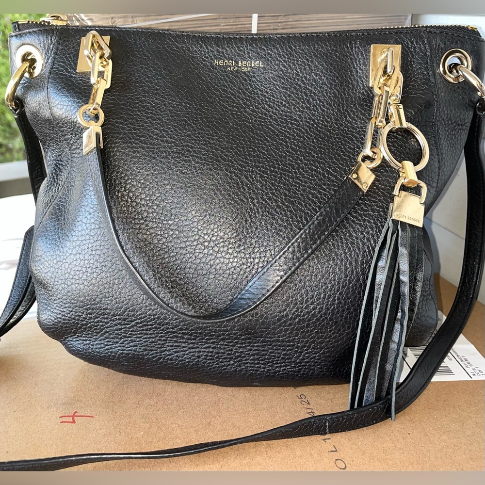 Henri Bendel EUC Black Pebbled Leather Shoulder Bag